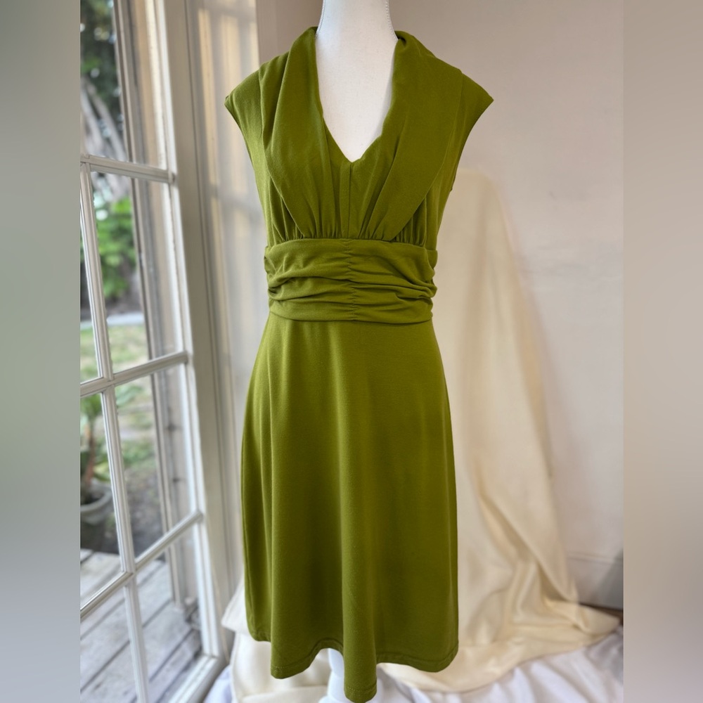 Olive Green V-Neck Cap Sleeved Midi Dress Size M 🫒